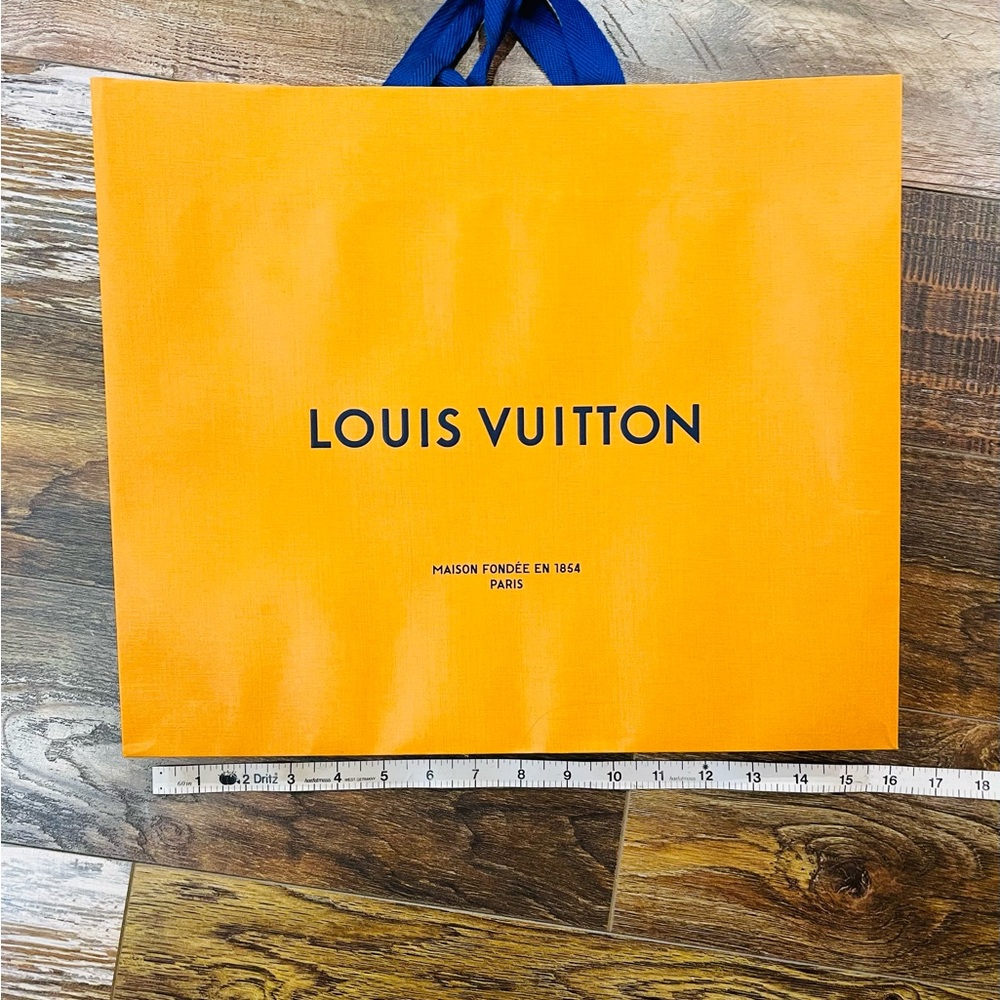 Authentic Louis Vuitton shopping bags. All 5 Bags. Multiple Sizes - Picture 7 of 8